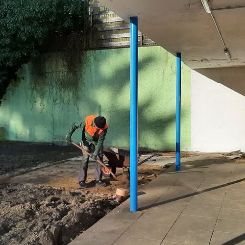 Arbeit am Fubdament des Containers