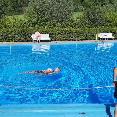 Rettungsübung der Frühscwimmaufsichten